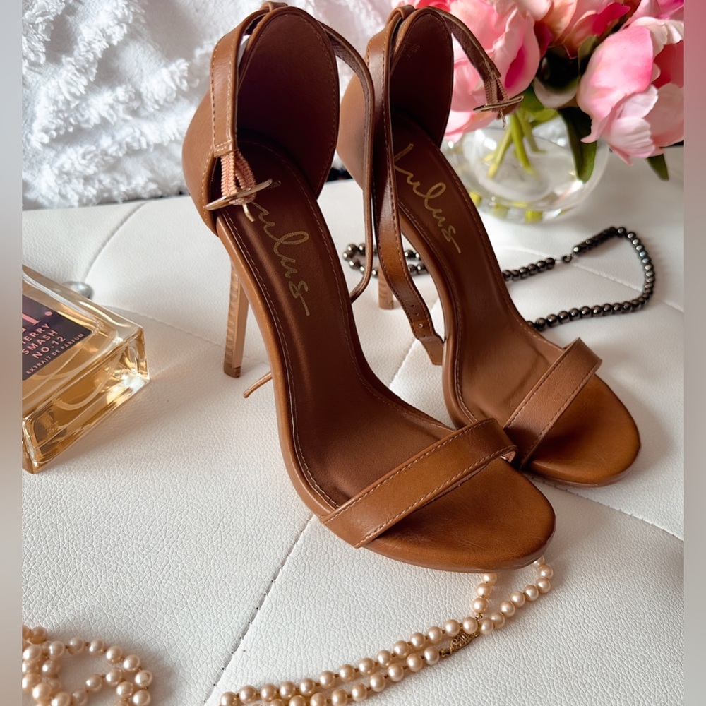 Sexy brown faux leather heels!